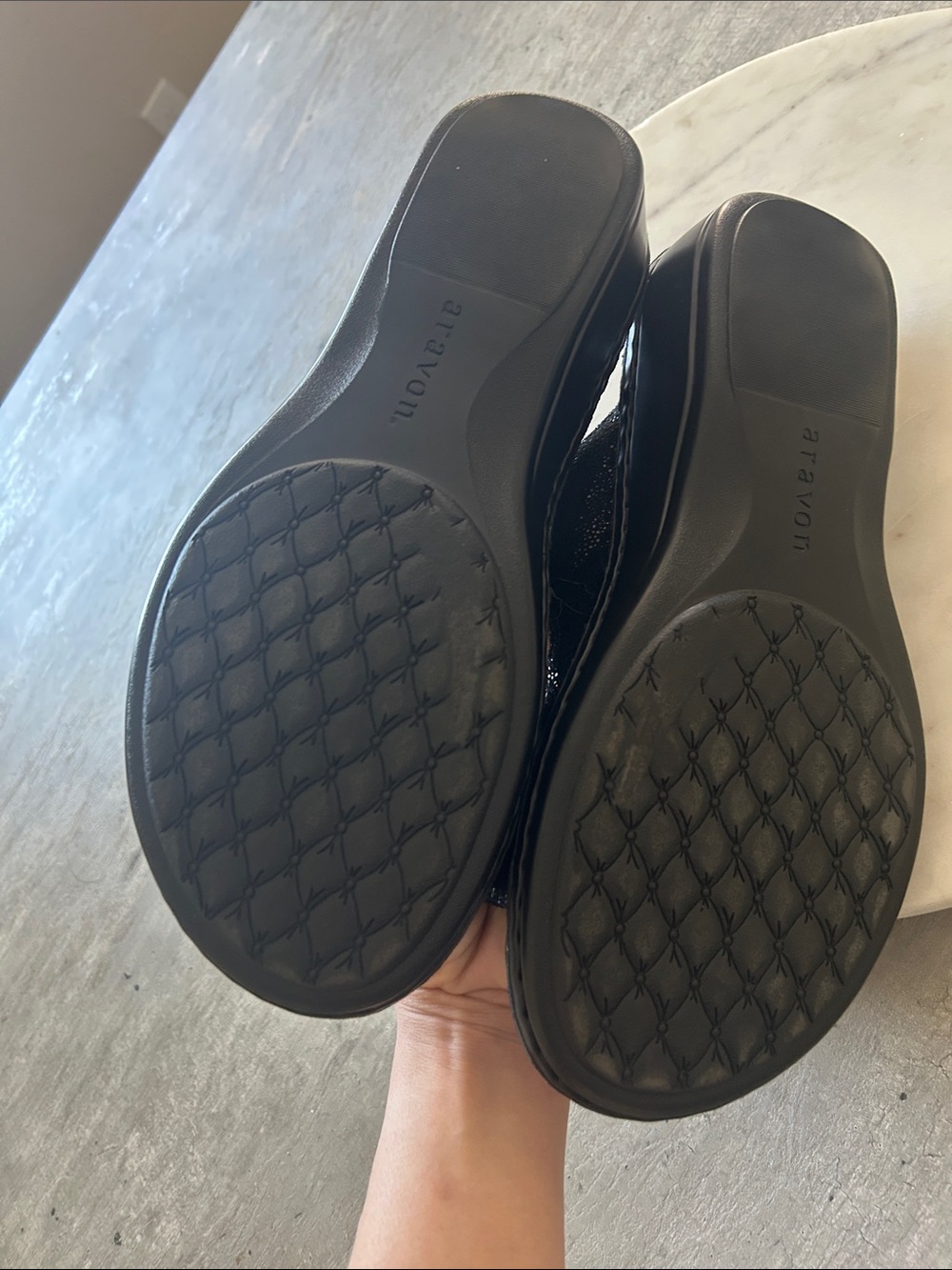 Aravon Black Metallic Suede
Cambridge 2 Strap Sandal women’s size 10 - Picture 11 of 12